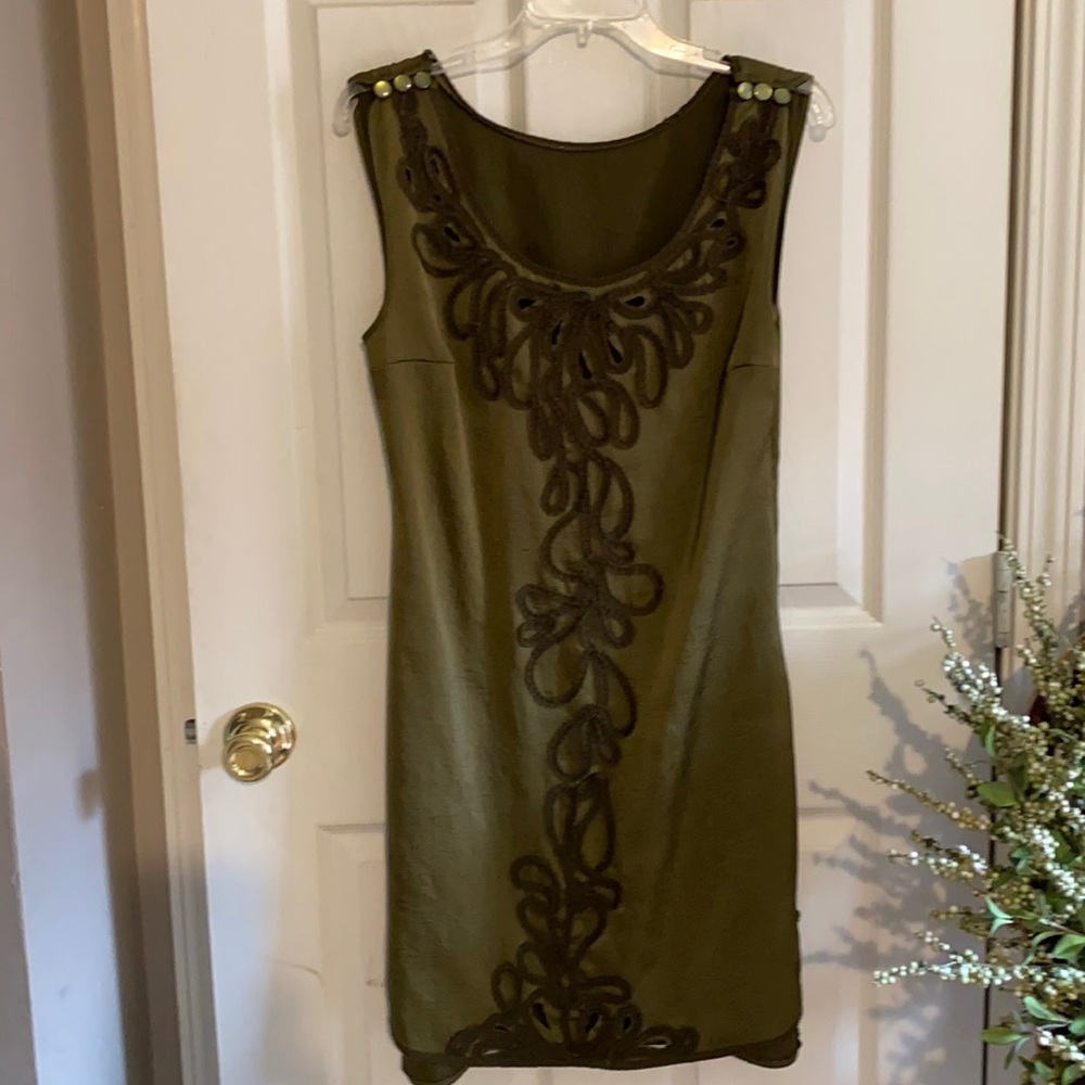 LA Dentelle Dress size small. Taupe olive green color.